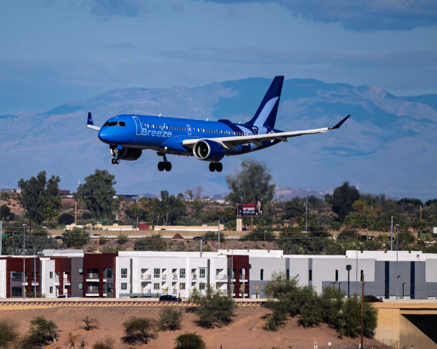 Breeze Airways Airbus A220-300 landing