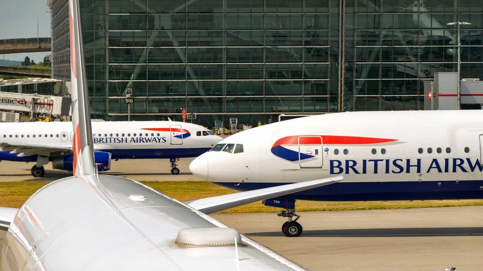 British Airways 777 and A320 taxiing at London Heathrow