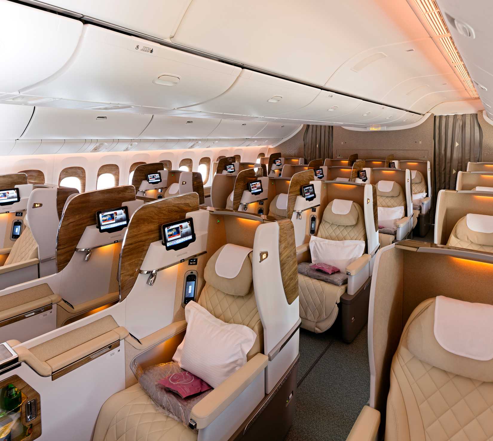 Emirates Boeing 777-200LR business class cabin