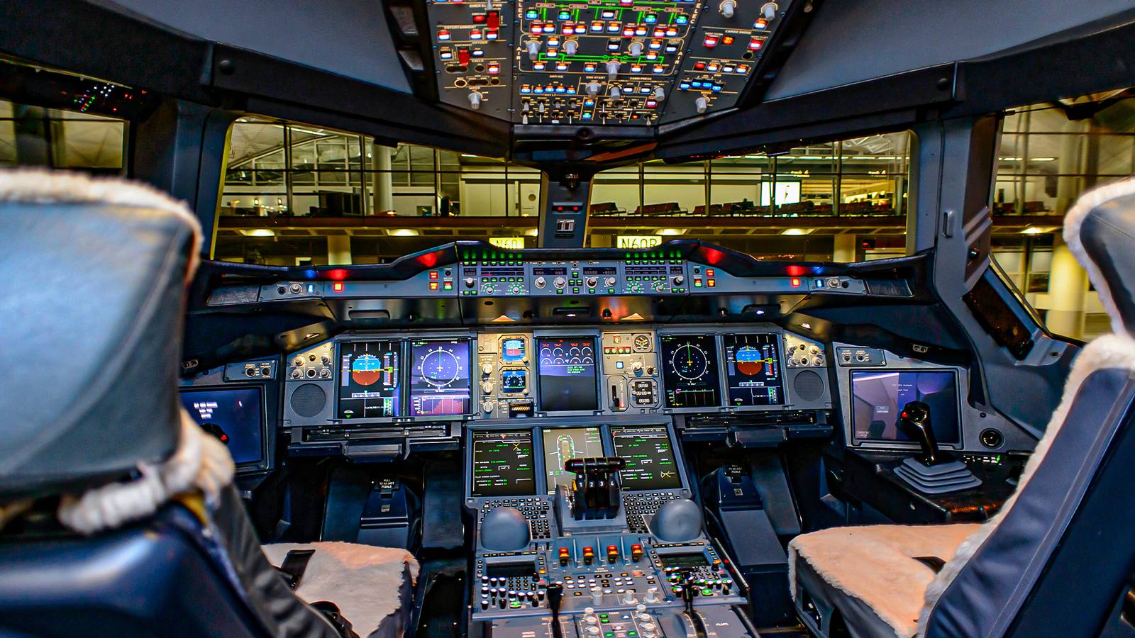 Airbus A380 Vs. Boeing 747: The 5 Major Differences In Pilot Cockpit ...