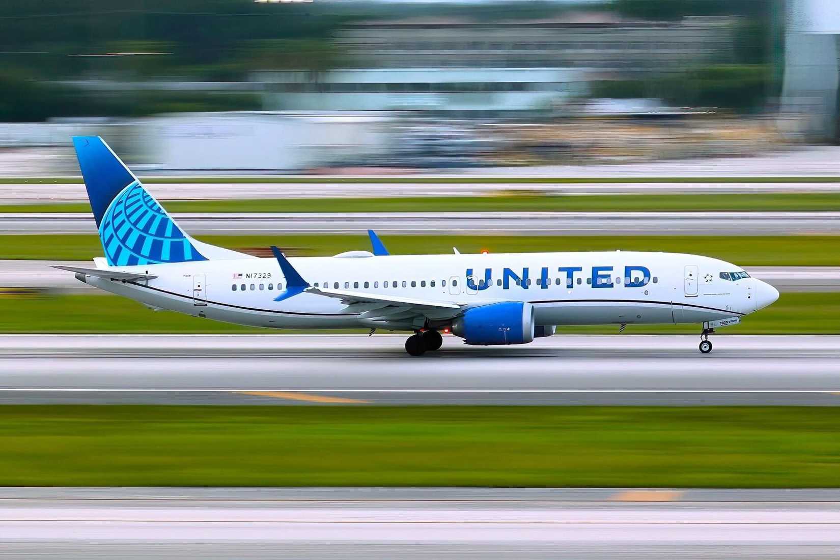 United Airlines Boeing 737 MAX 8