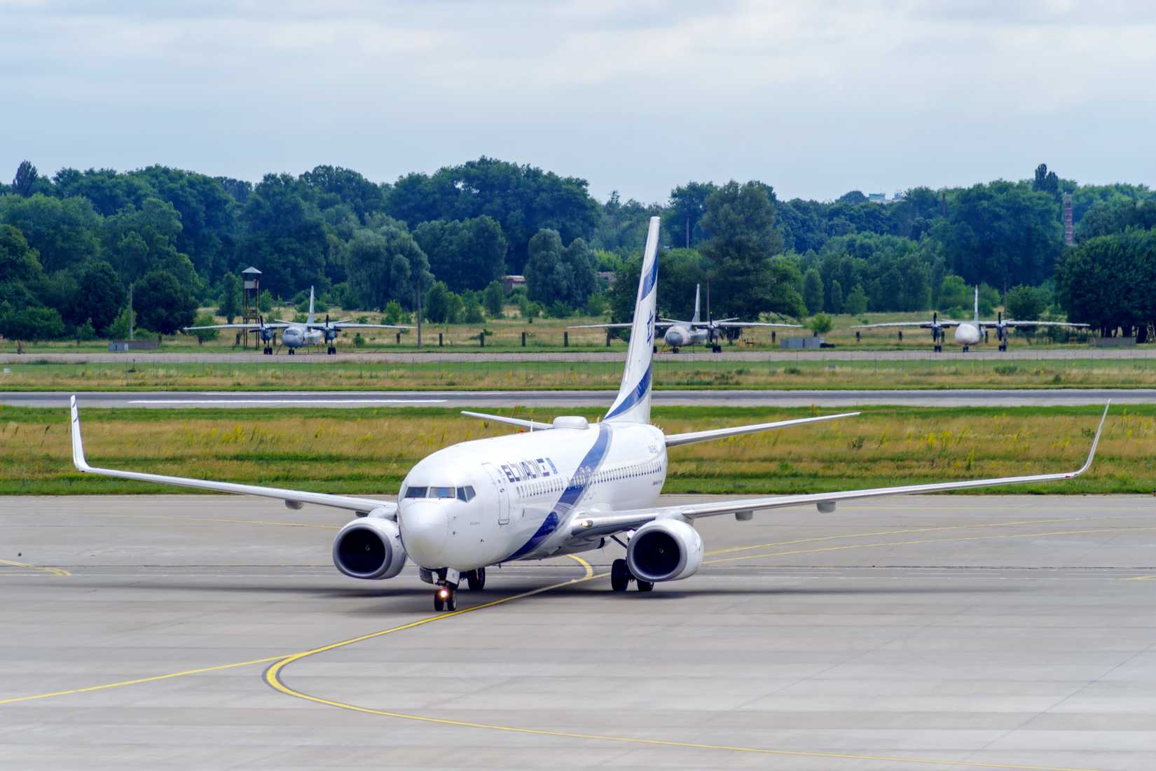 El Al Boeing 737 taxiing
