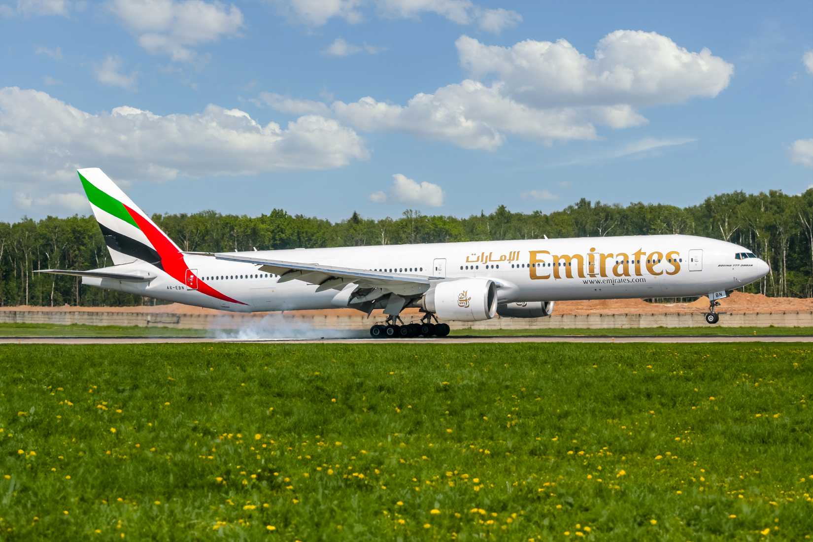 Emirates Boeing 777-300ER landing