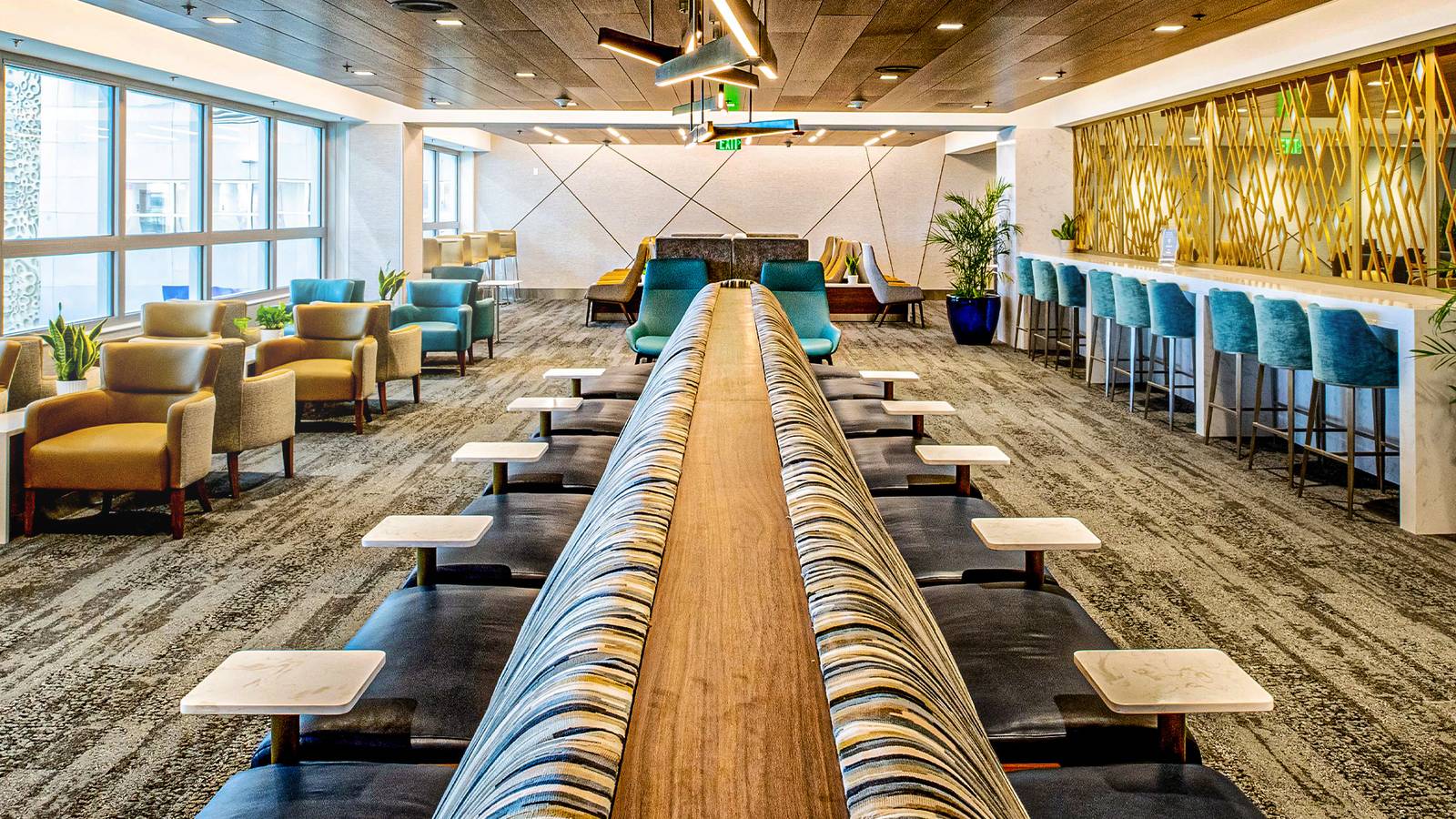 Delta Air Lines' Premium Lounge Expansion Targets High-Value Business Travelers In Non-Hub Cities