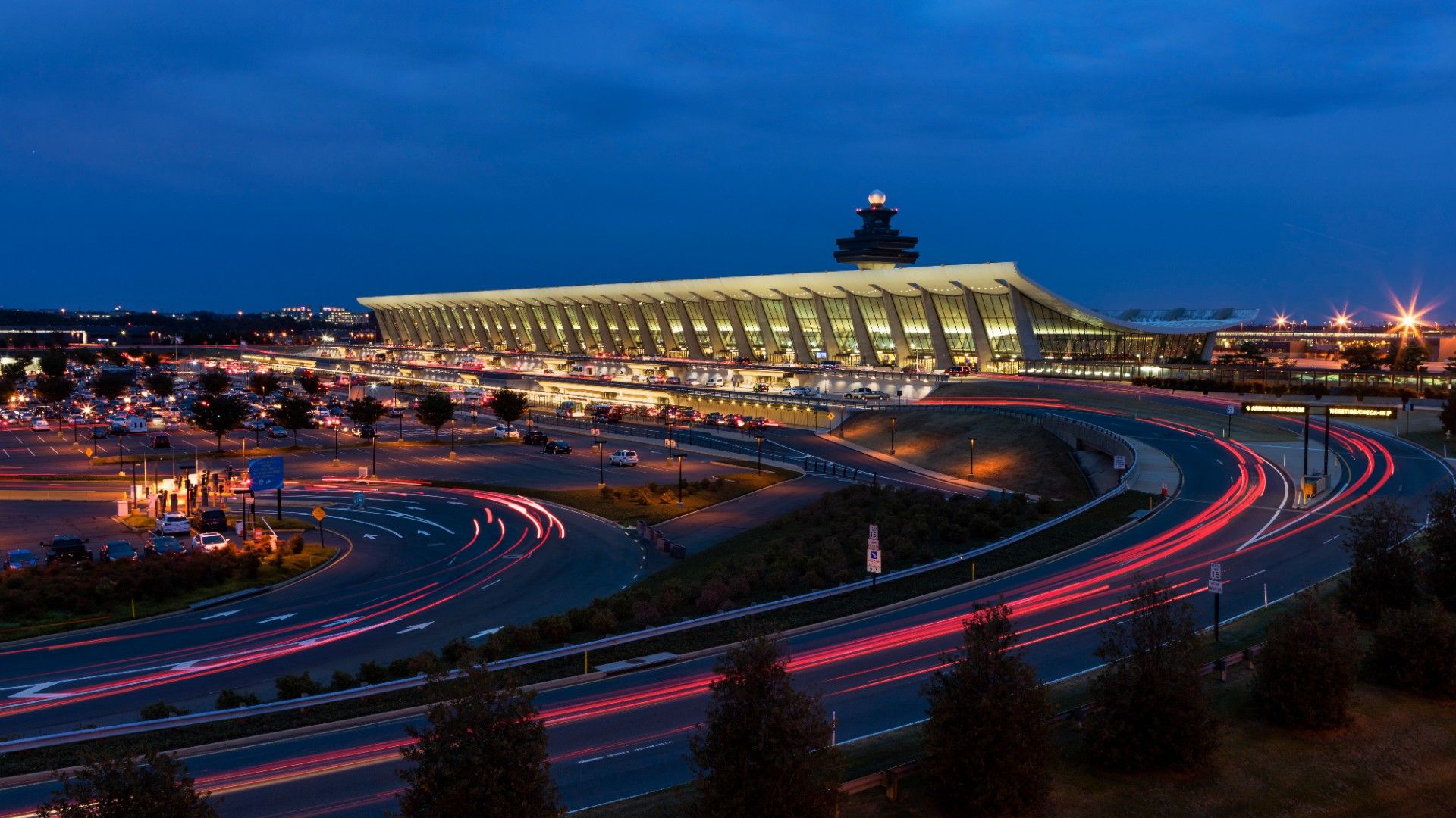 Air Traffic Control Chaos: Strong Odor Evacuates DC Airports