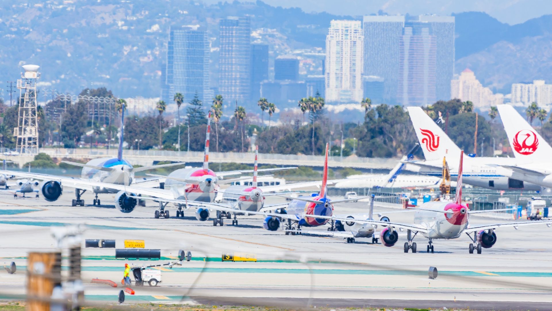 Brutal: Airports Telling Passengers To “Figure It Out” Amid 4-Hour TSA Wait Times