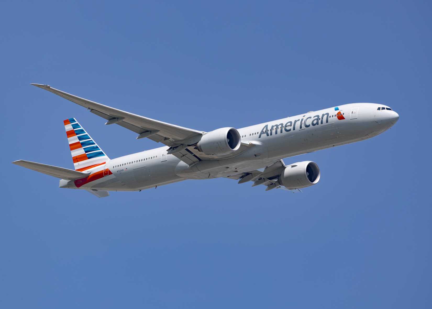 merican Airlines, Boeing 777, Reg N720AN taking off from LHR.