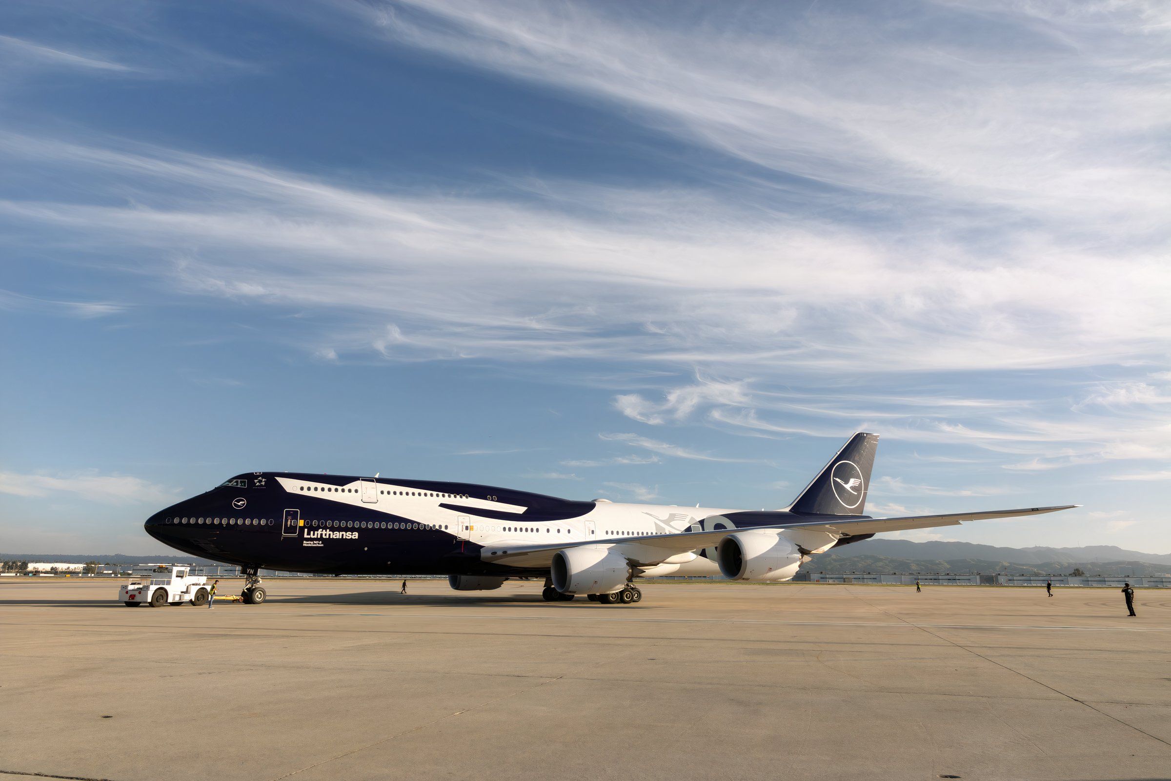 Lufthansa CEO Confident 1st Boeing 777X Will Be Delivered In 2027