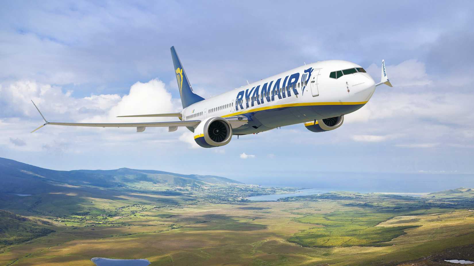 Ryanair Boeing 737 MAX 10 render