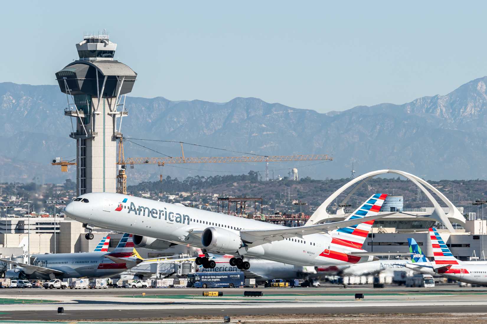 American 787 Departing LAX