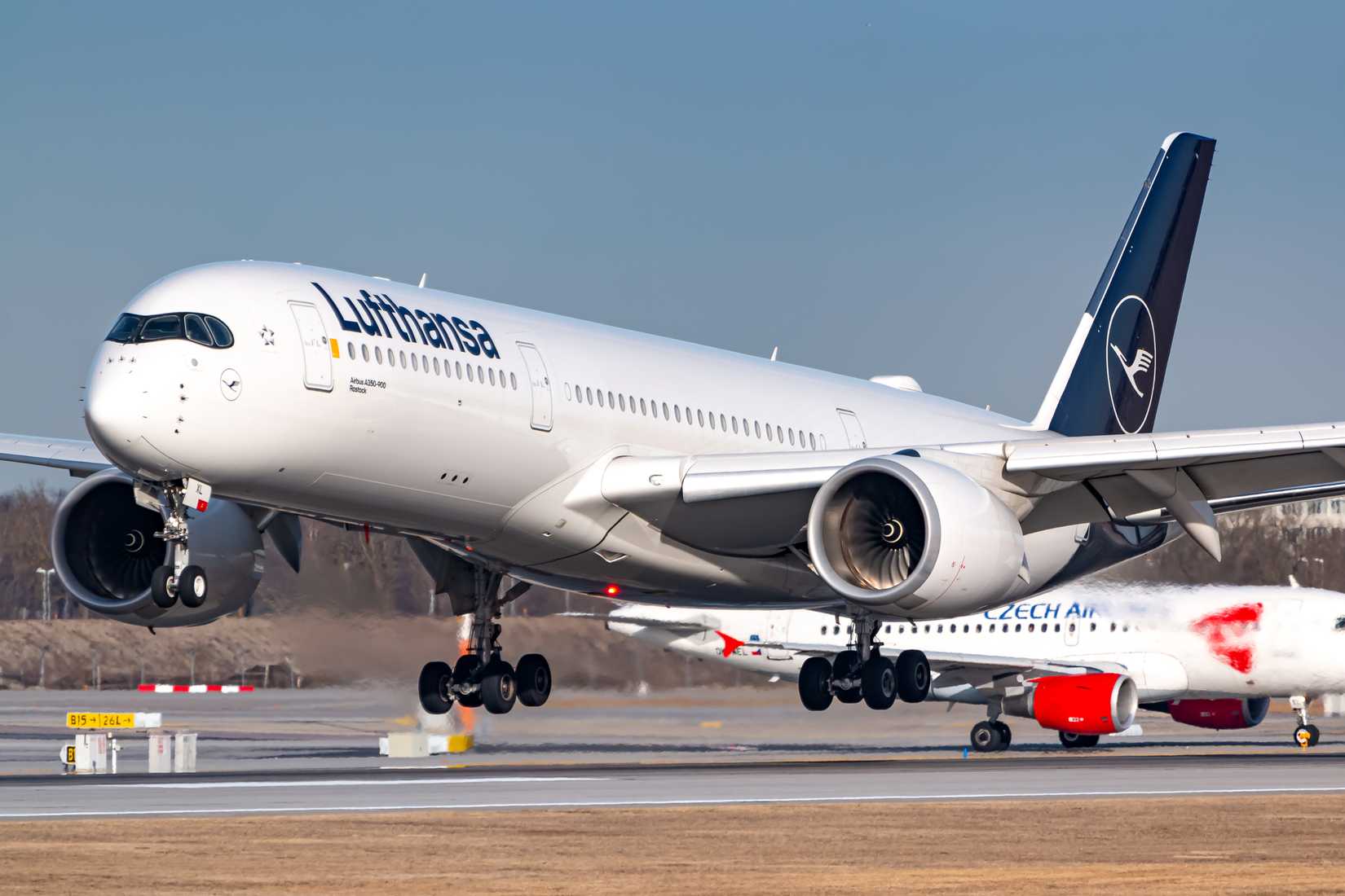 Lufthansa Airbus A350-900 Landing