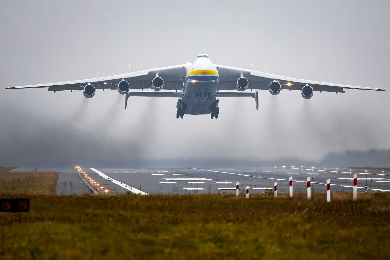Antonov An-225 Mriya Taking Off