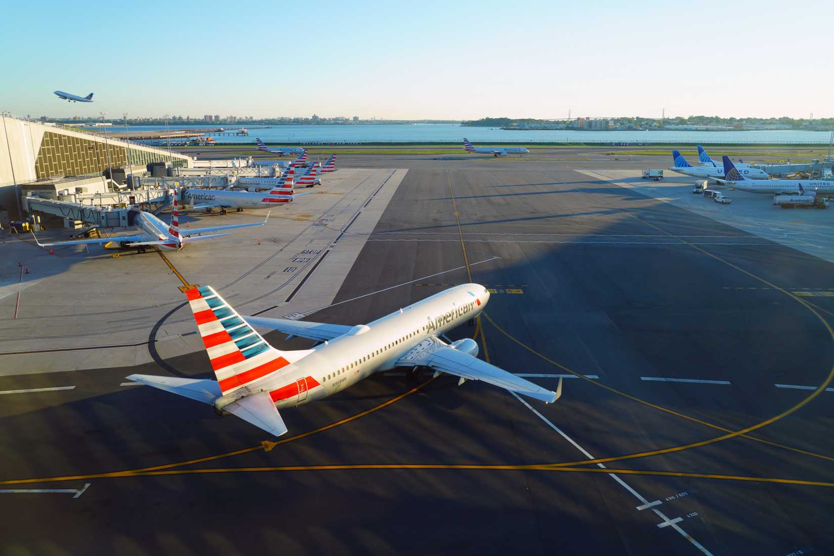 American Airlines taxiing at LGA
