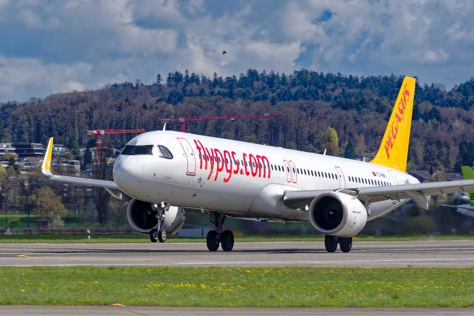 Pegasus Airbus A321neo landing