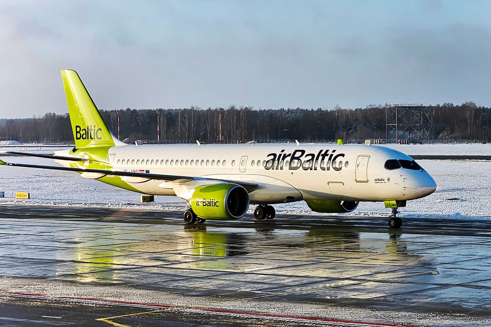 airBaltic A220 taxiing in snow
