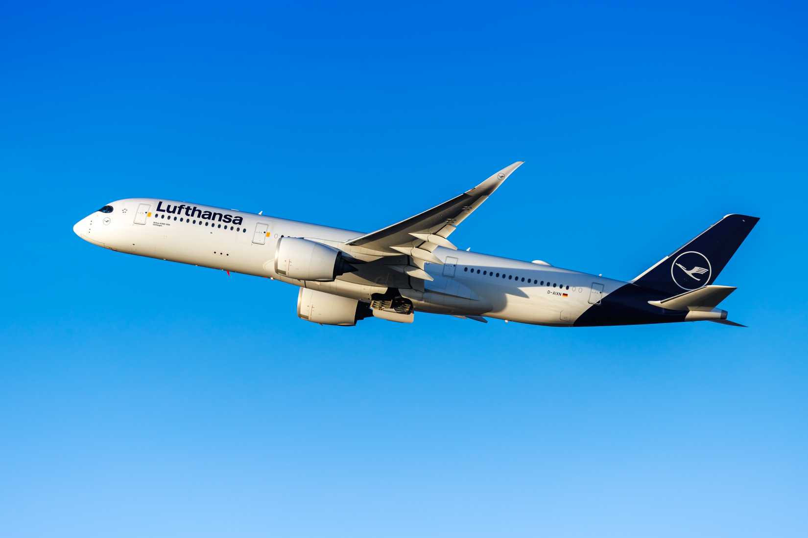 Lufthansa Airbus A350-900 Climbing