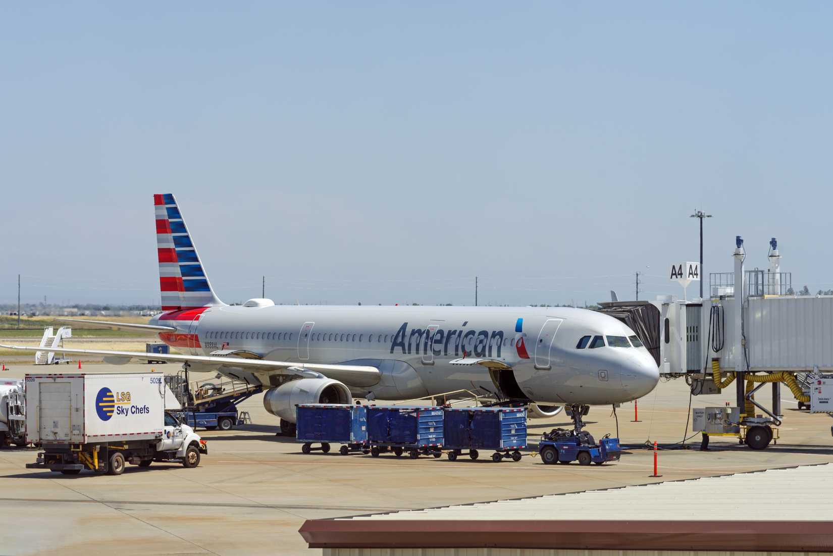 american airlines sacramento international airport