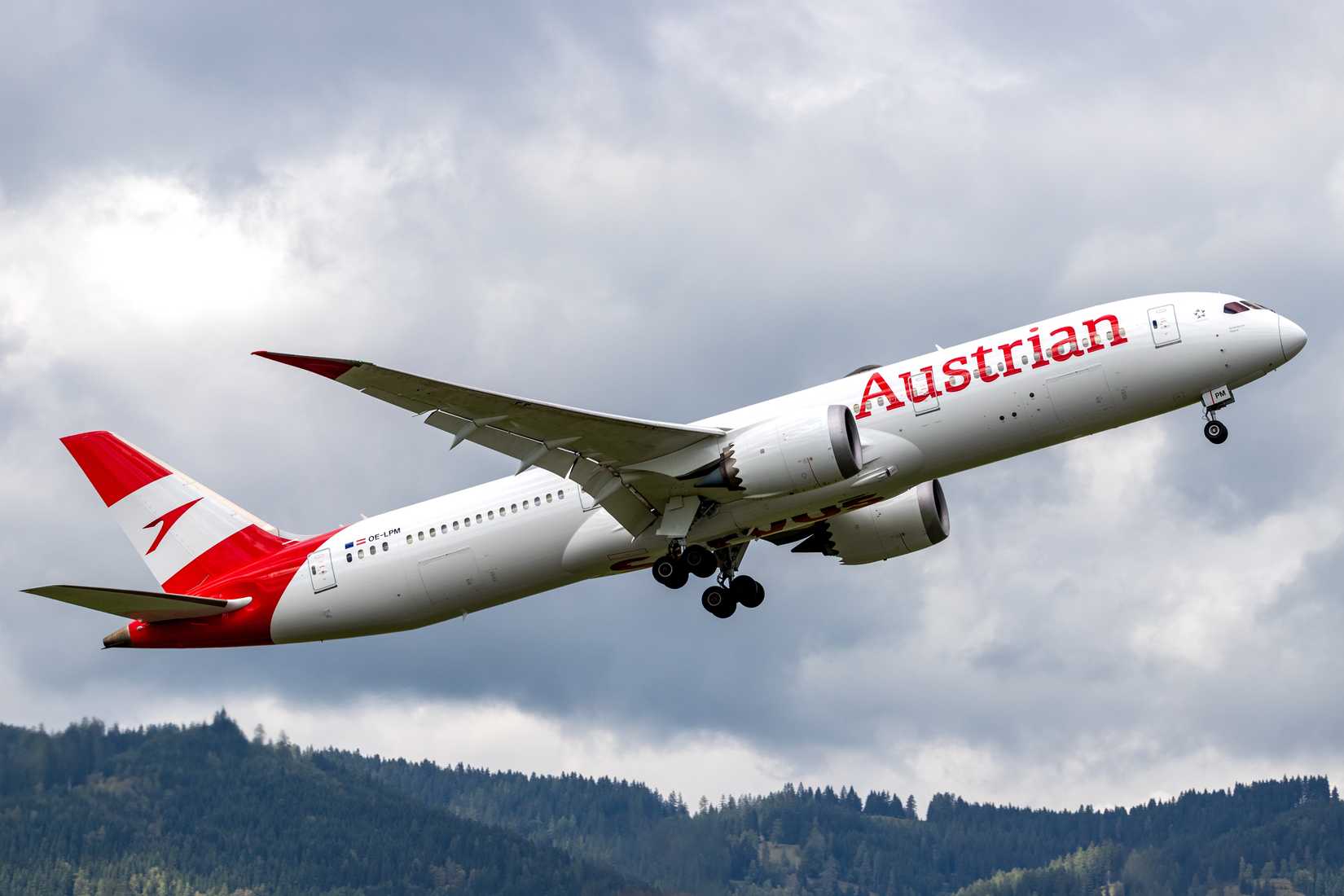 Austrian Airlines Boeing 787 Takeoff