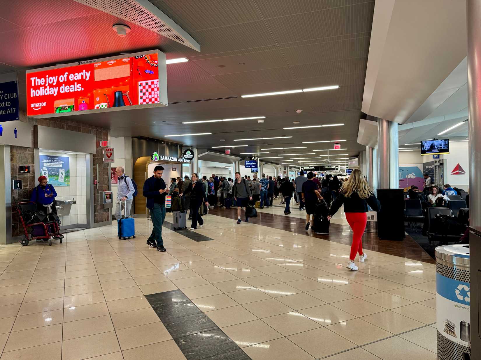atlanta airport terminal filled with passengers