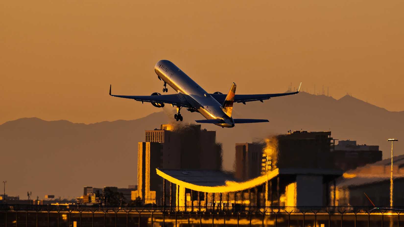 Delta 757 Sunset Takeoff