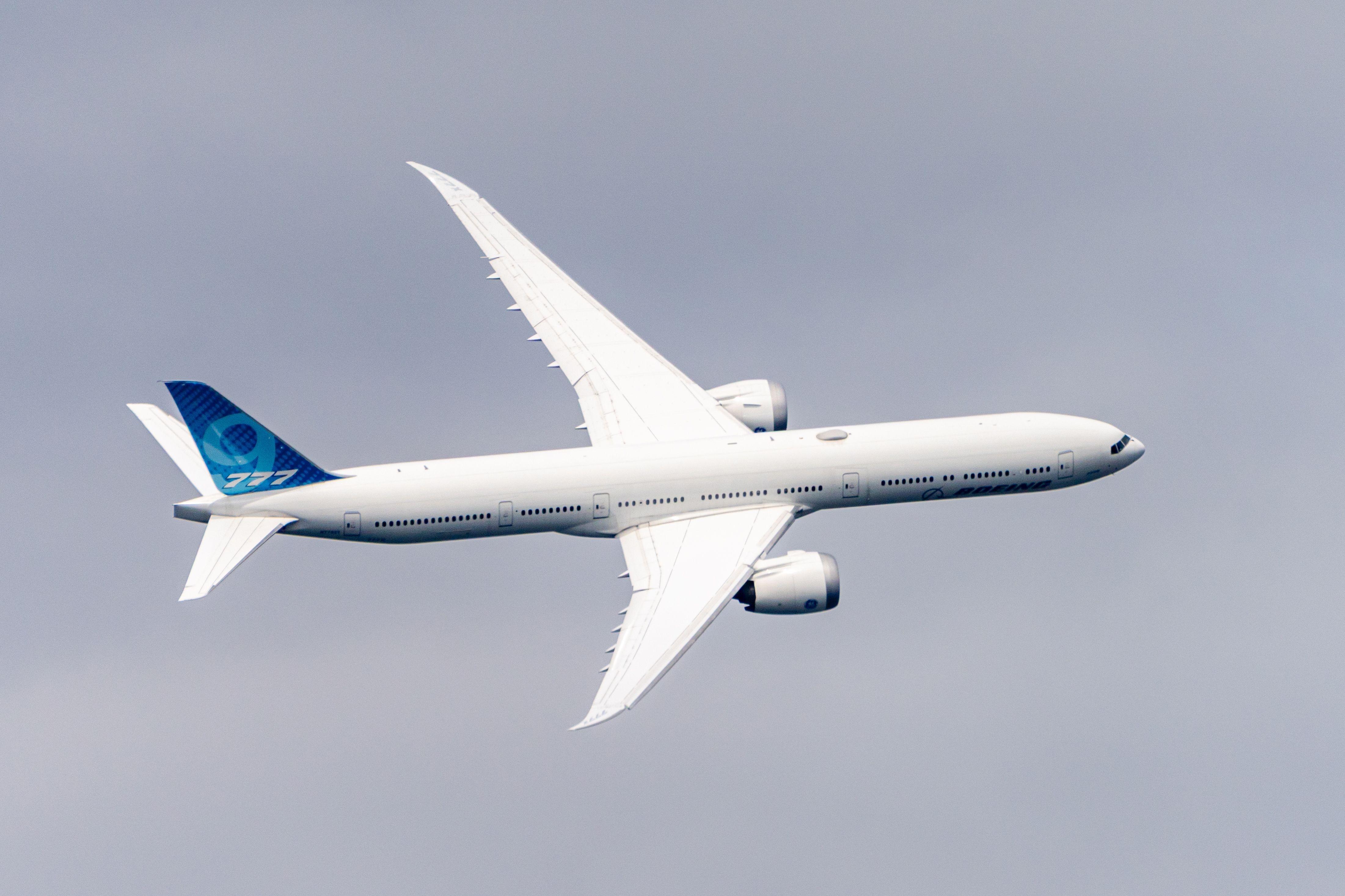 トゥンリー $2 Billion: The Boeing 777X's Composite Wing Vs. The Airbus