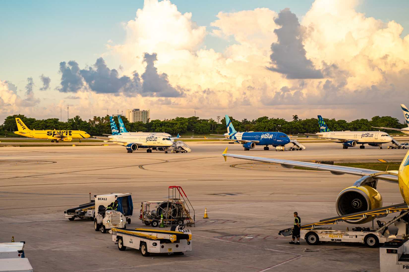 shutterstock_2675JetBlue and Spirit aircraft on the tarmac149439-1