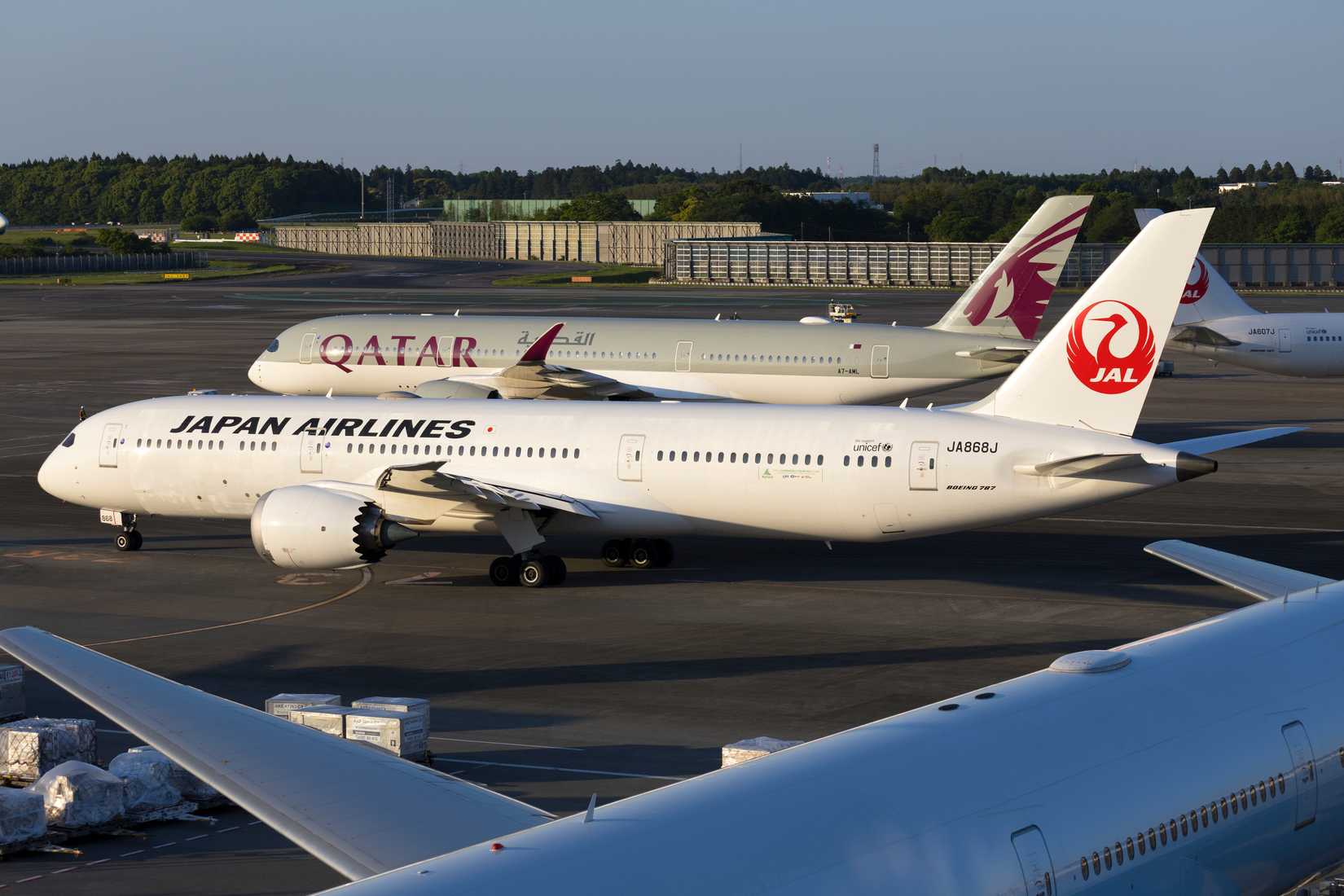 JAL Boeing 787-9 And Qatar Airways Airbus A350-900 Taxiing