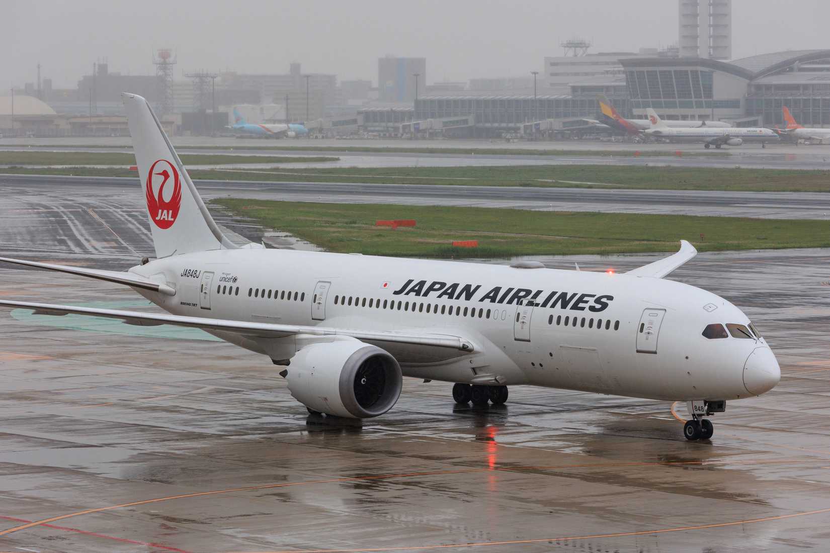 Japan Airlines Boeing 787-8 Taxiing