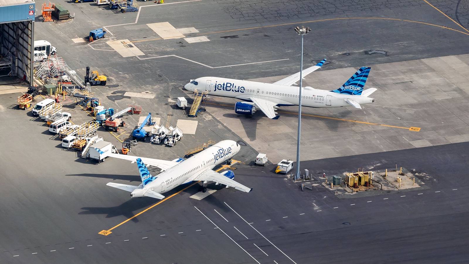 JetBlue Considers Selling Itself To A Major US Carrier, Weighs How Washington Will React