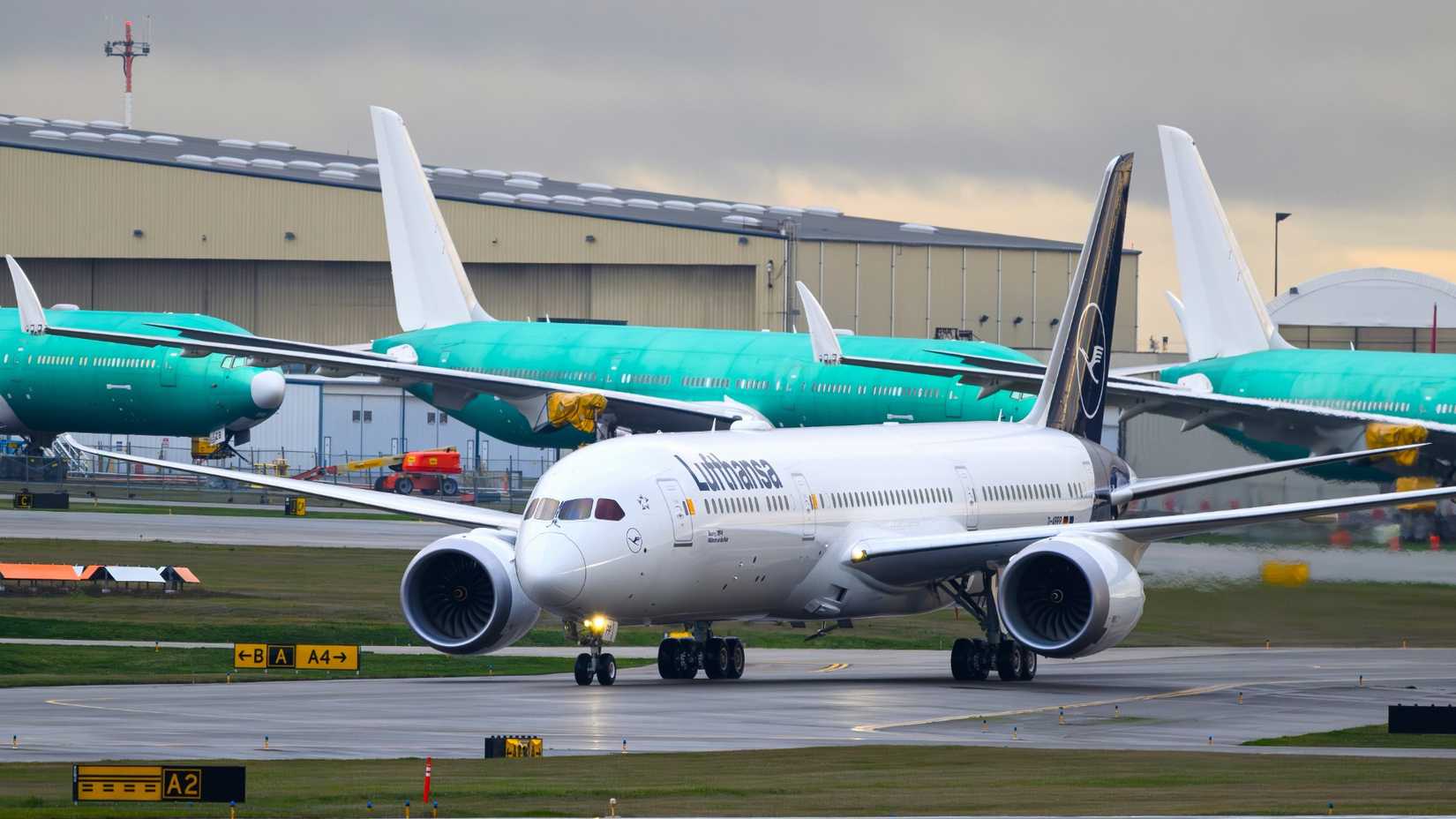 Lufthansa Boeing 787 Taxiing