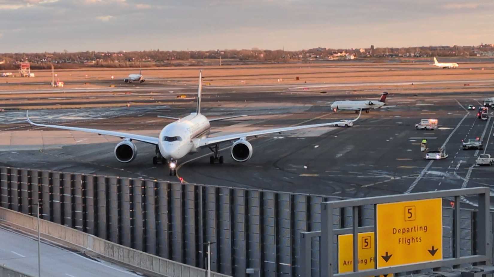 Singapore Airlines Airbus A350-900ULR Taxiing