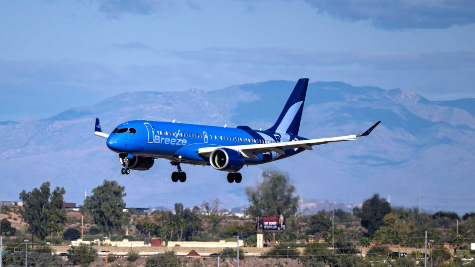 Breeze A220 Landing In Phoenix