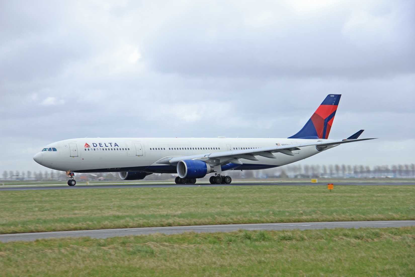 Delta A330 Taxiing