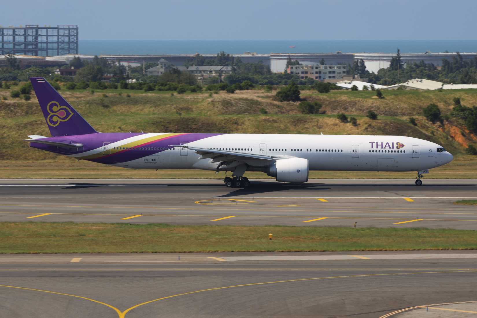 Why Does The Boeing 777-300ER Have An Exclusive Engine Even Though ...