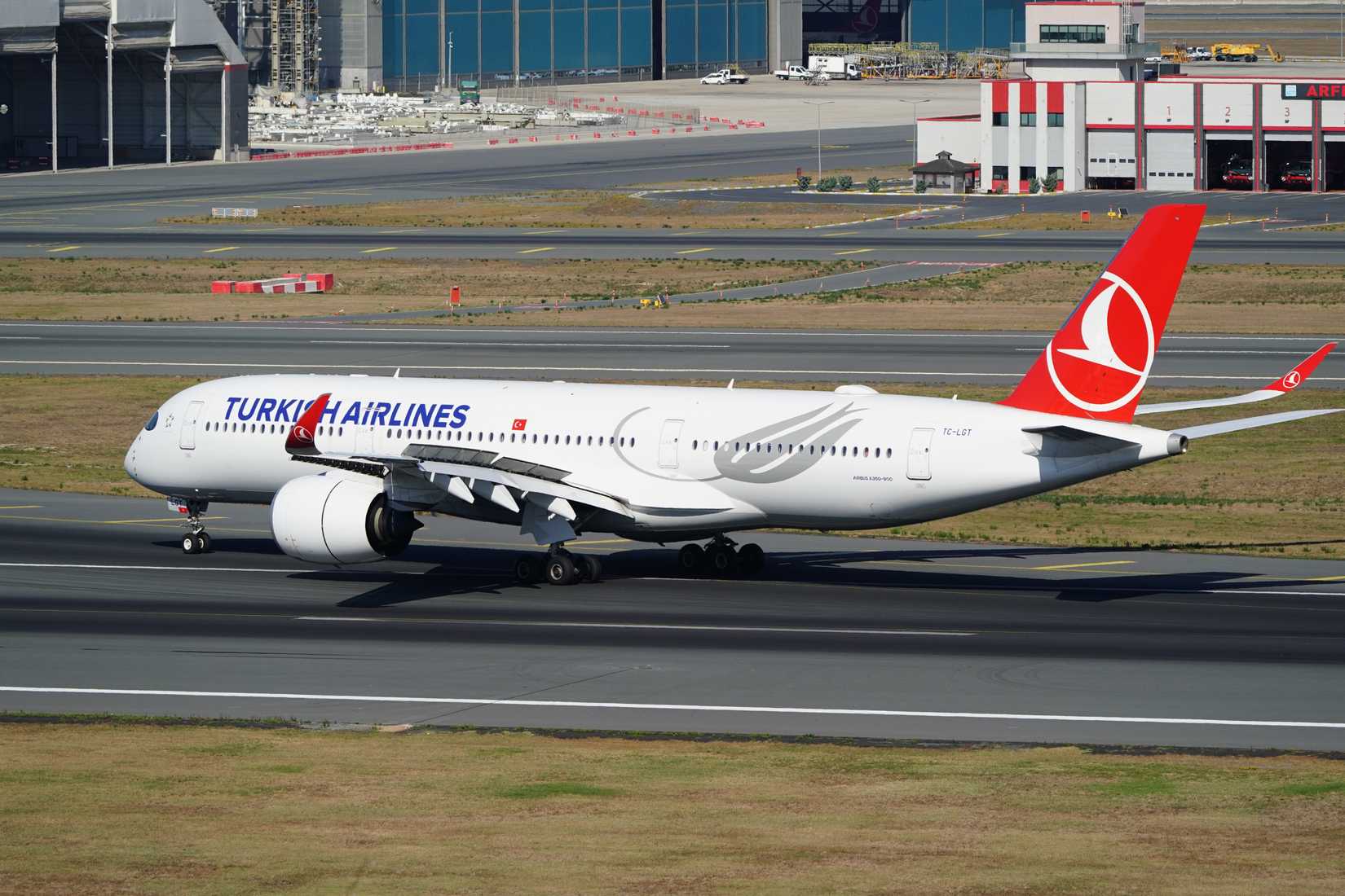 Turkish Airlines Airbus A350-941 (667) landing to Istanbul International Airport.