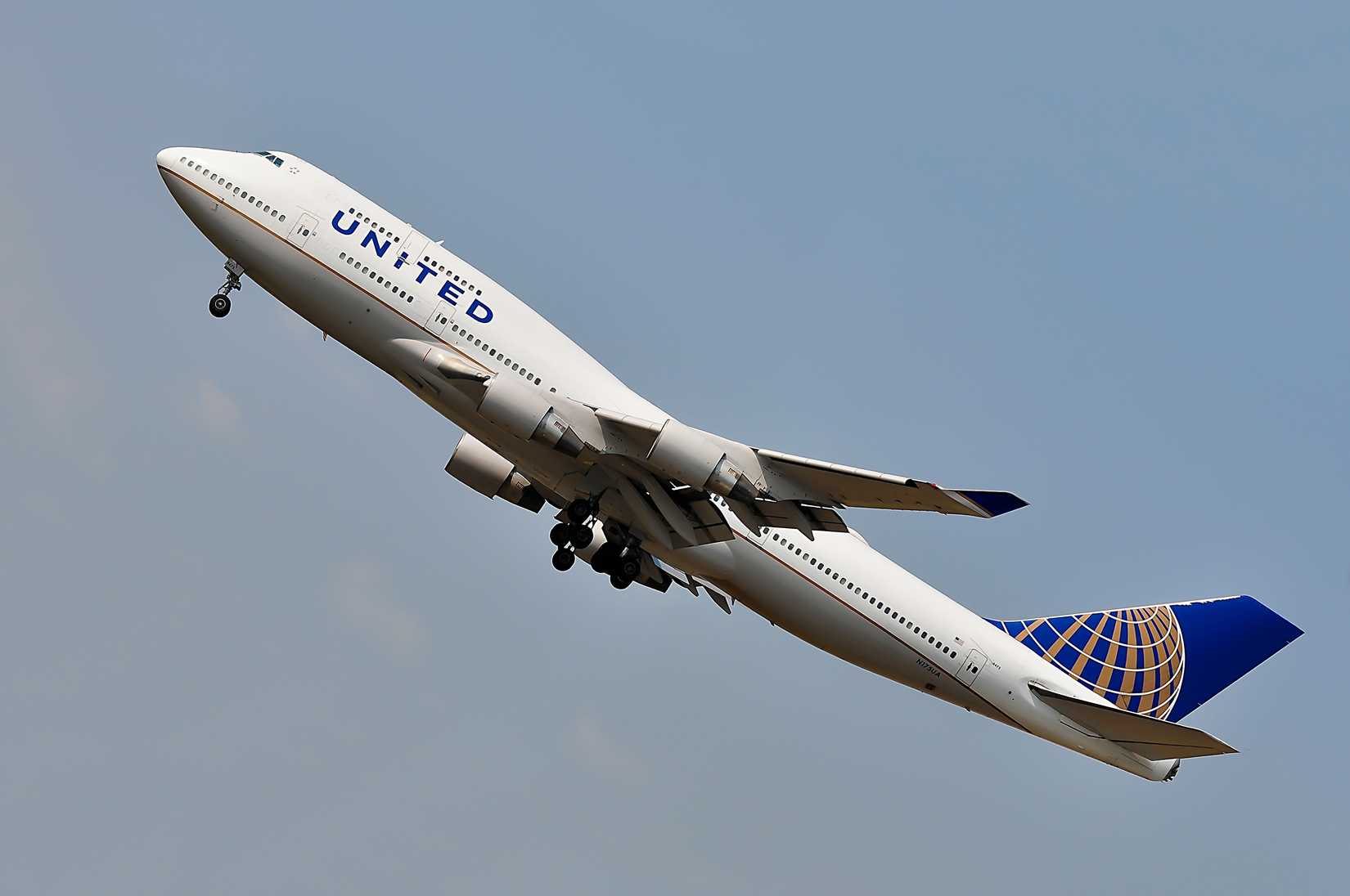 United Airlines Boeing 747-400 in the sky above Melbourne MEL