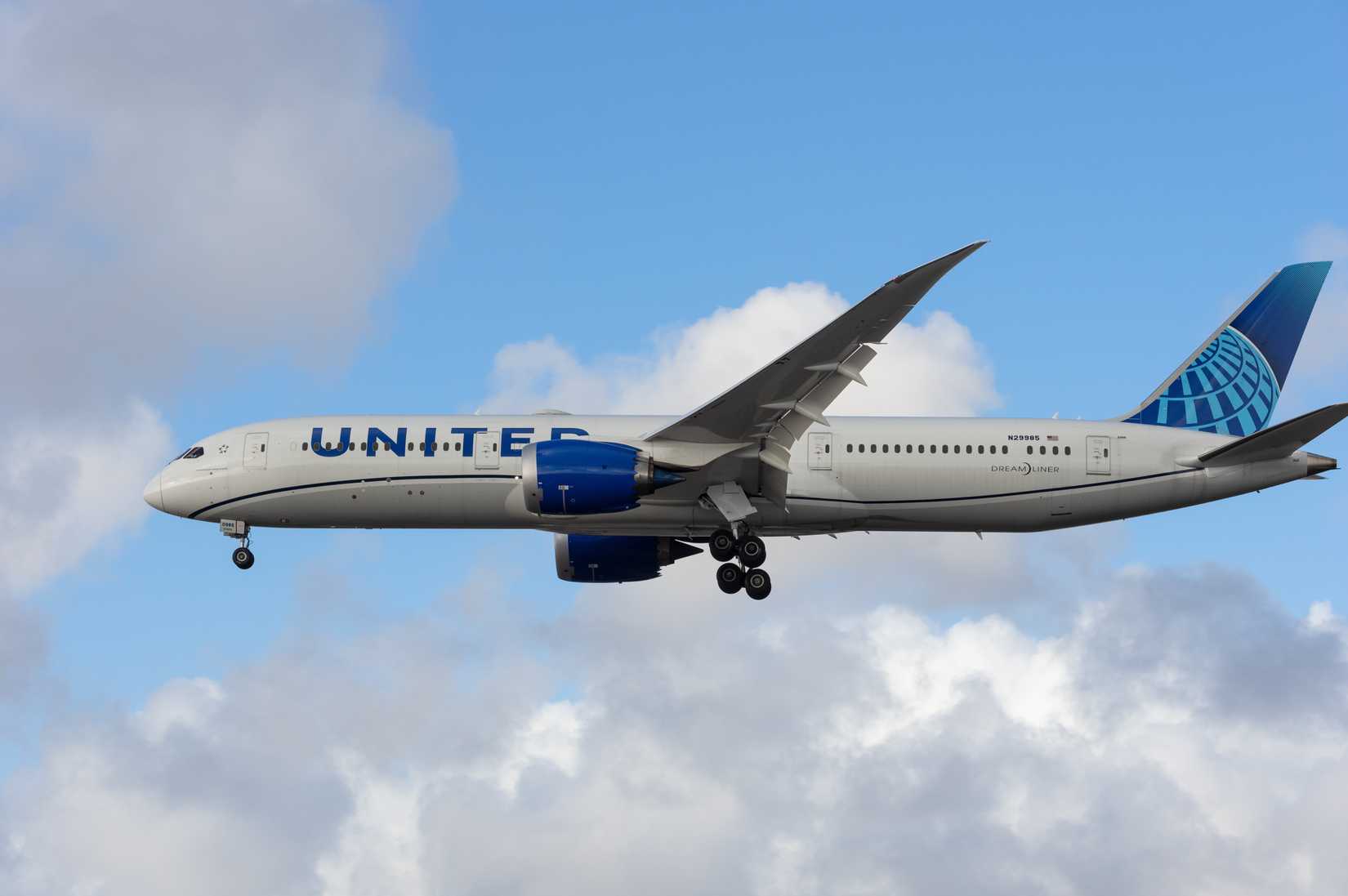 United Airlines Boeing 787-9 in the sky
