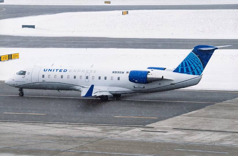 United Express SkyWest CRJ200