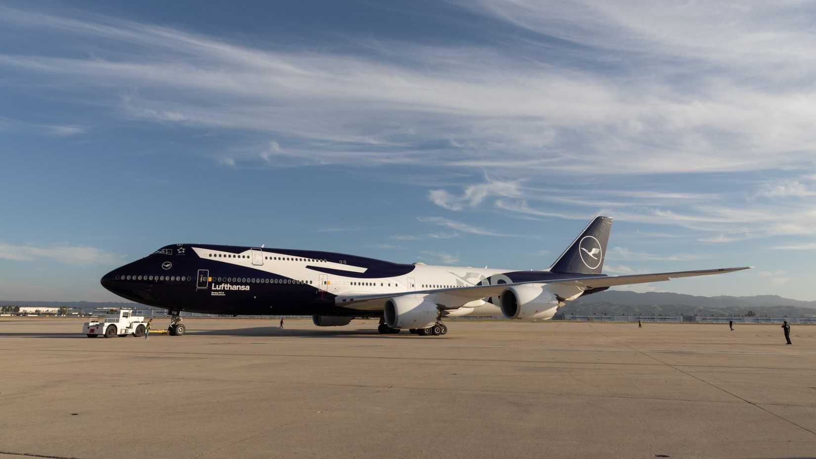 ˳���� �� 100-���� Lufthansa 747-8