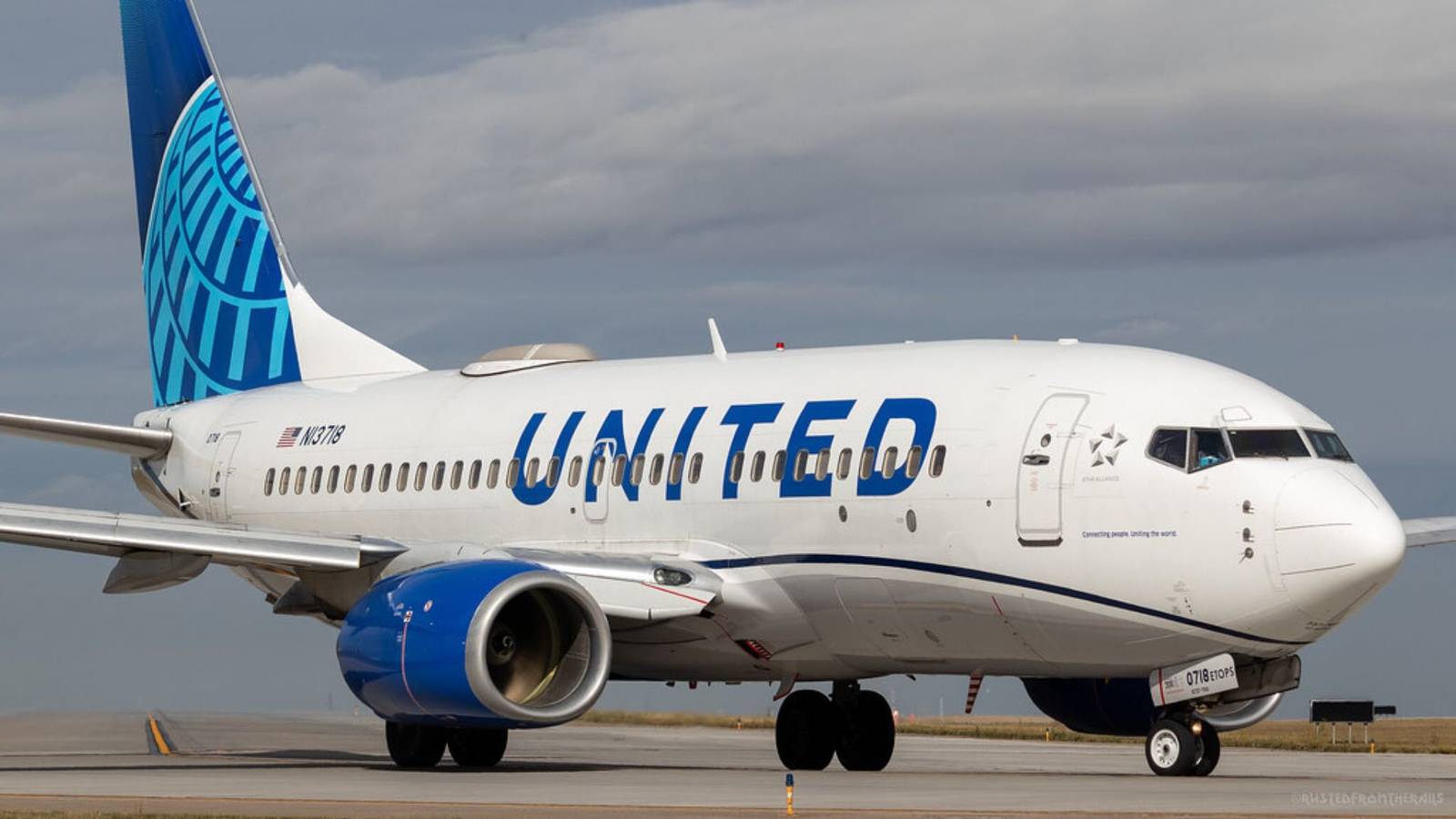 Damaged Runway Lights Lead To Potential Fatal Error On United Airlines Flight In Chicago