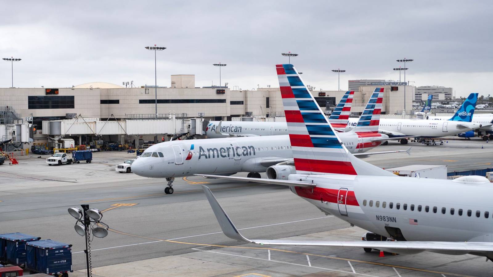 American Airlines Strongly Considers Bringing Back Seatback Screens, Eyes Starlink