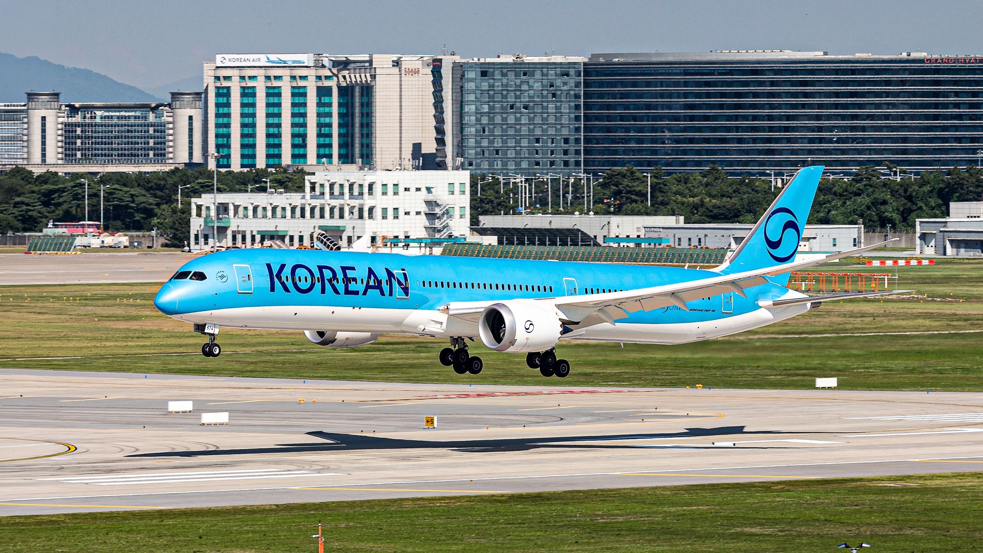 Why Boeing 787-10 Deployments Are Booming On High-Demand Routes