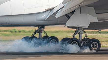 Why The Airbus A350-900’s Main Landing Gear Has Fewer Tires Than The A350-1000