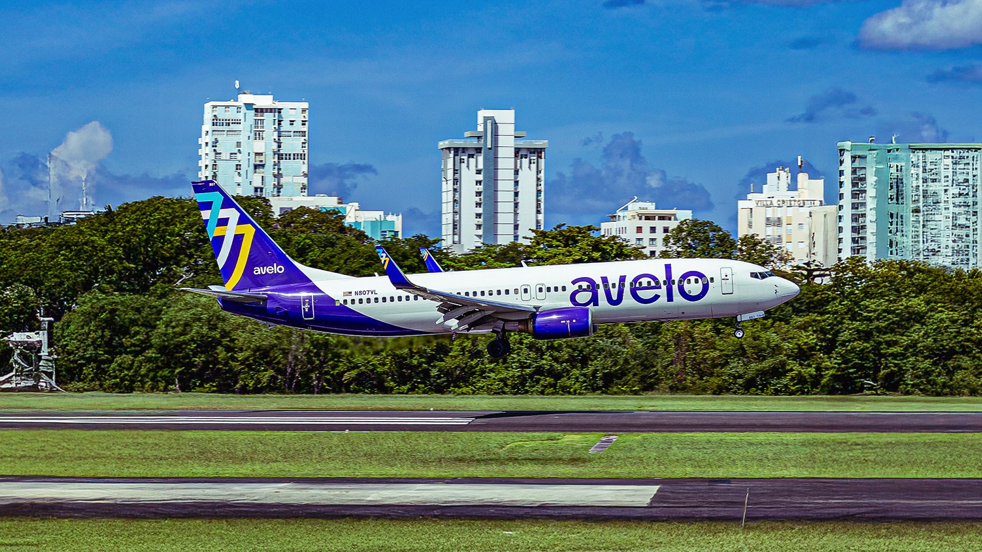 Avelo Airlines Boeing 737-800 Custom Thumbnail