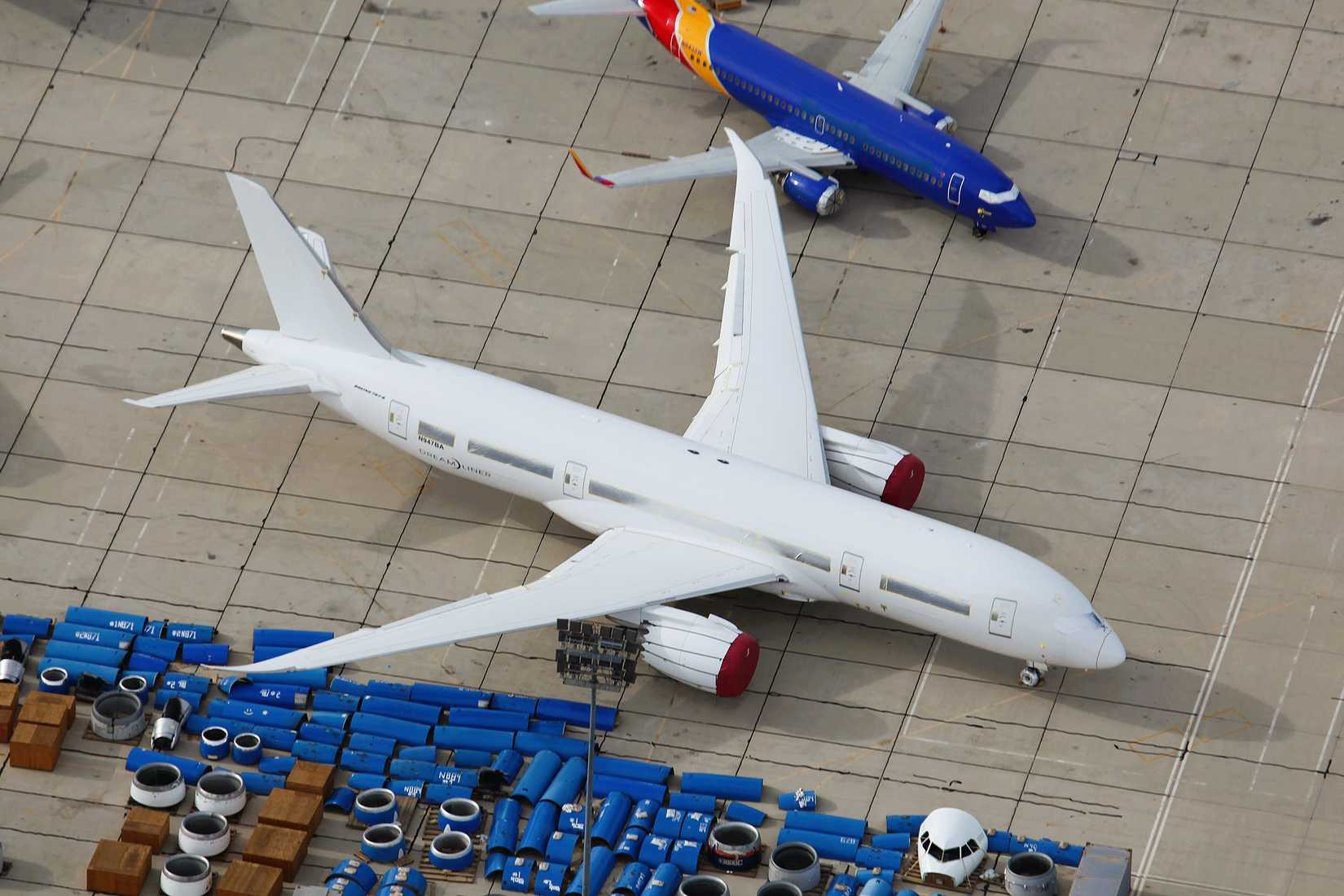 Boeing 787-8 awaiting tear-down