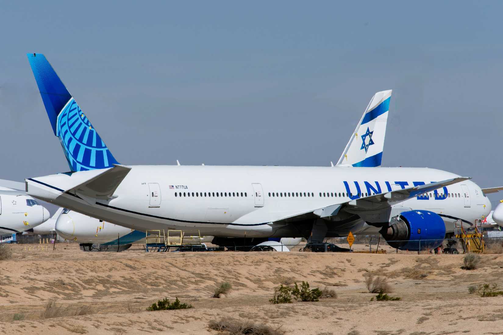 United Boeing 777-200 in storage