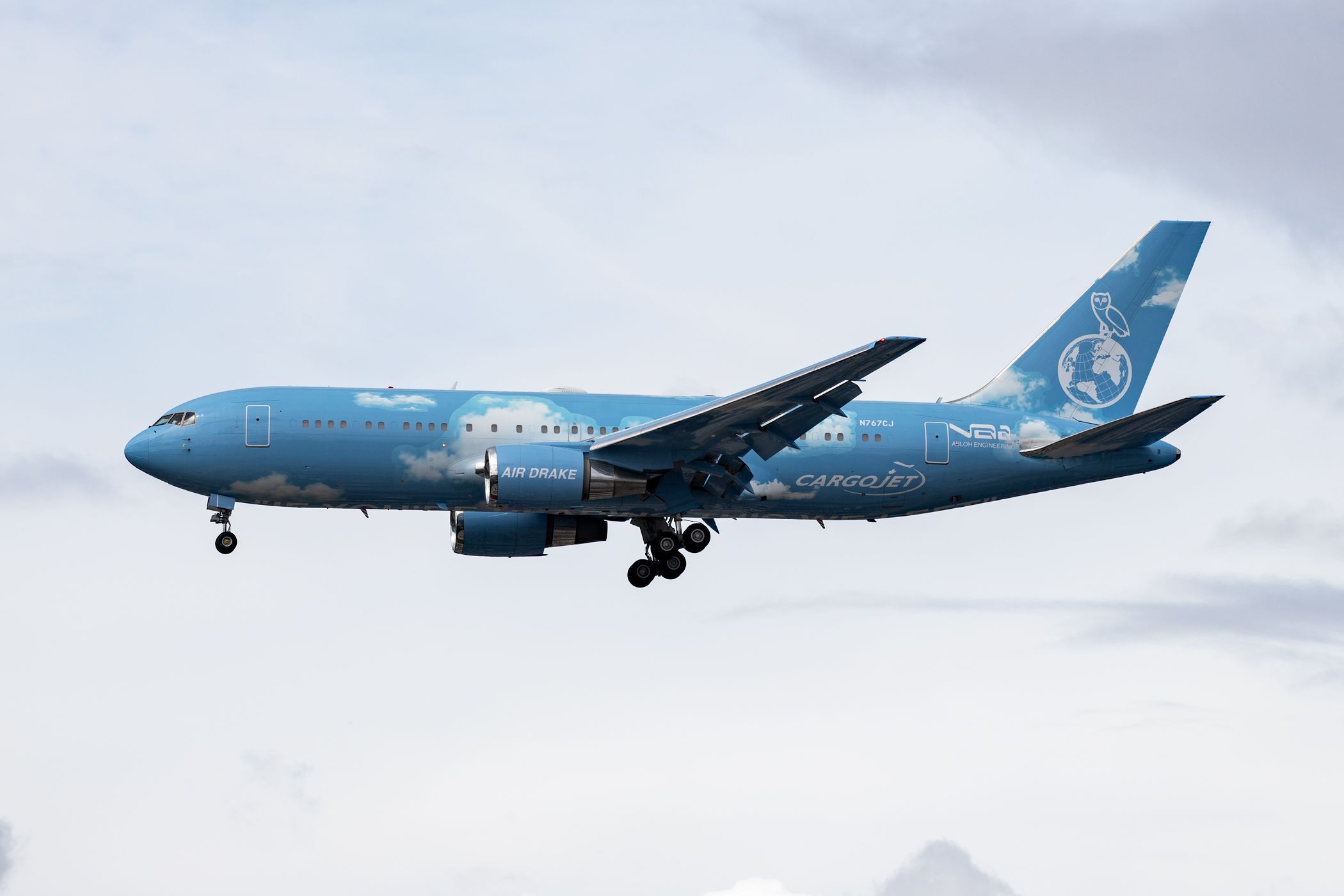 The Sky's Greatest Dragon: Drake's Luxurious 30-Year Old Boeing