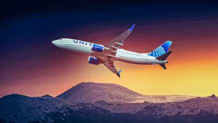 906 - United Airlines Boeing 737 MAX 8 - HarrisonKim1 _ Shutterstock