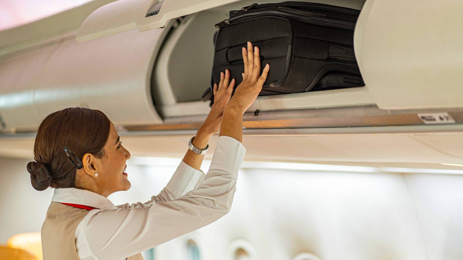 Long-Haul Flight Attendant Pay Structures Examined for 2026