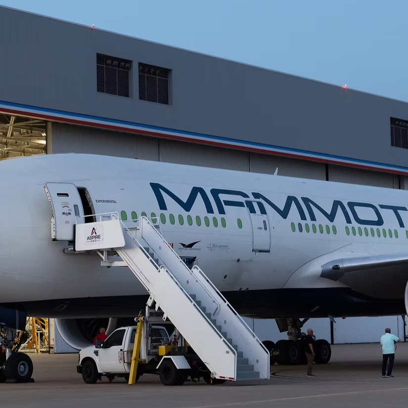Mammoth Freighters 777 Exterior